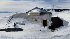 Посмотрите, как выглядит «капсула времени» в Антарктиде (редкие кадры)