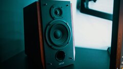 Россиянам могут разрешить жаловаться на шумных соседей через «Госуслуги»