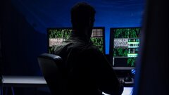 Операторов в России обязали передавать больше данных силовым структурам