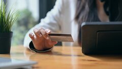 Россиянам разрешат оформлять не более 20 банковских карт