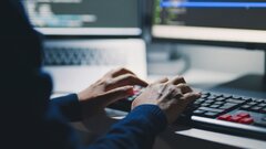 В России стало дороже обучиться на айтишника — а работы все меньше из-за ИИ
