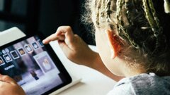 Нужно ли запрещать детям соцсети в России: ответ эксперта