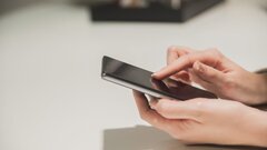 Минцифры: россиянам не нужно ставить смартфоны на учет