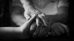 Больше половины россиян хотели бы оживить ушедших родственников с помощью ИИ
