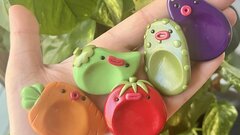 Молодежь скупает гладкие камни: что происходит