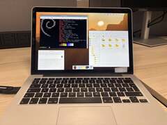 Raspberry Pi Desktop запущена с USB-флешки на MacBook Pro 2014 года